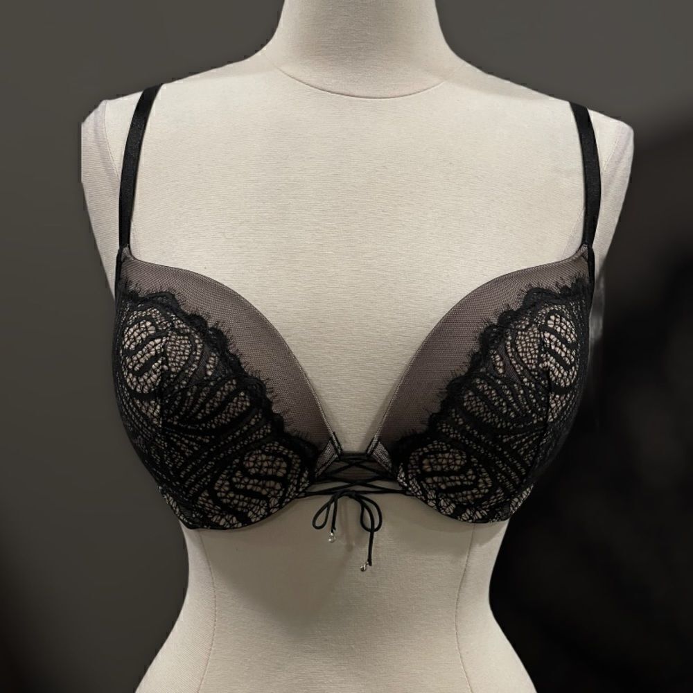 Victoria’s Secret VERY SEXY Push-up Bra 32DDD
